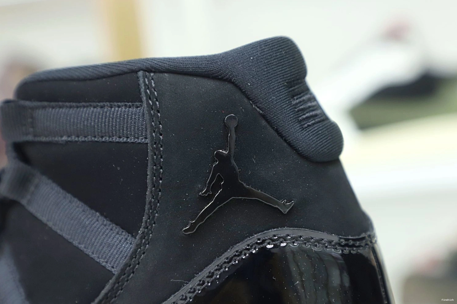 AND 11 JORDAN 'CAP RETRO GOWN' AIR 0226